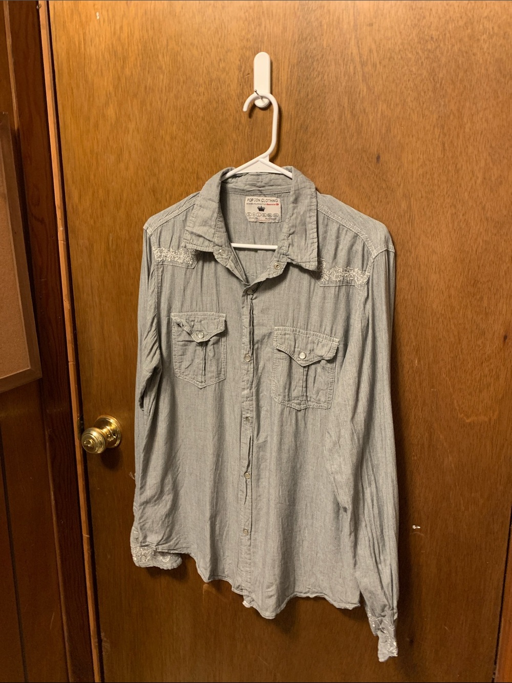 POP ICON CLOTHING Light Gray Men’s Casual Button-Down Shirt